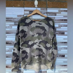 360 Cashmere Dahlia Camo Crew Neck sweater small